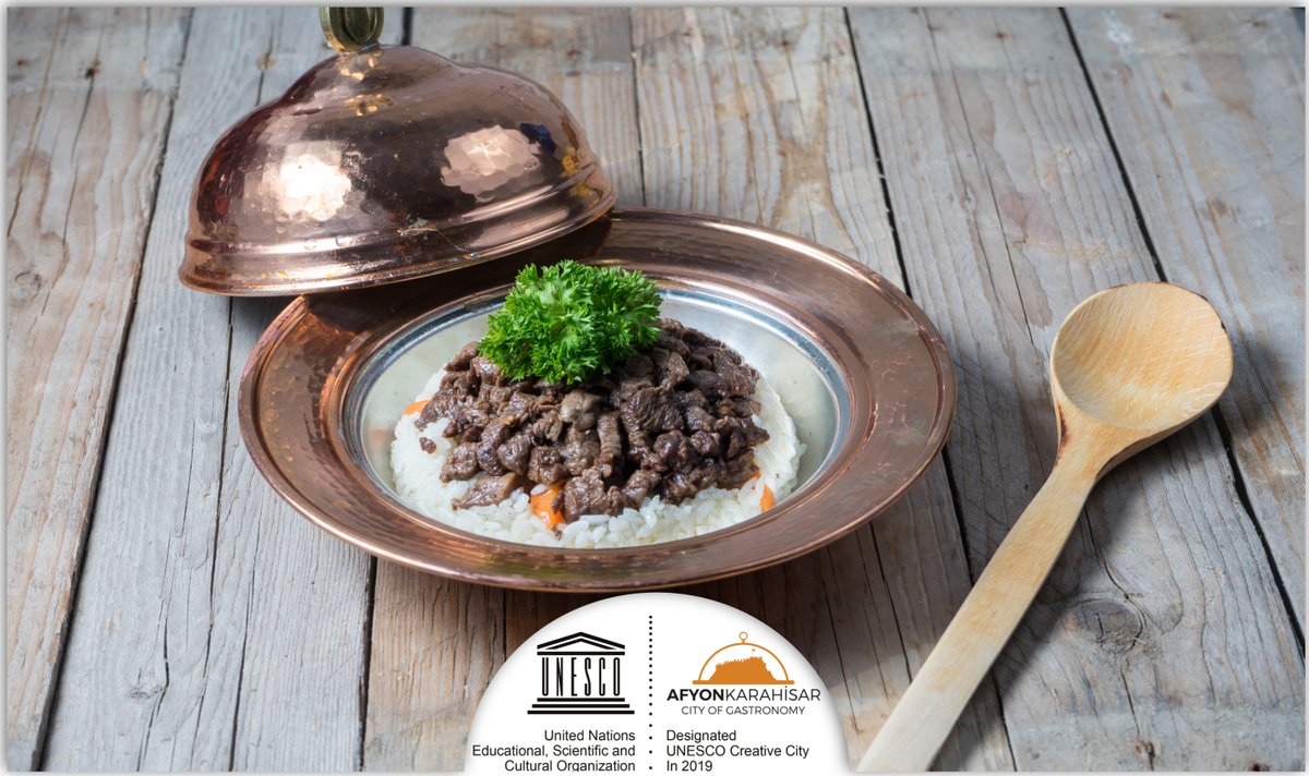 GastroAfyon_FR's tweet photo. Que manger a Afyon? Lorsque vous le demandez, l'Özbek Pilavı est l'un des premiers plats recommandés par les sympathiques habitants de la région. C'est un plat très délicieux avec sa viande éparpillée en bouche et sa merveilleuse odeur de riz. @unesco_fr #Gastronomia https://t.co/q4ki6MSqAW