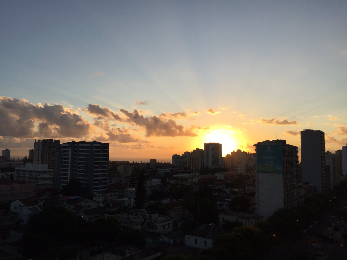 natty_C12's tweet photo. #Maputo Skyline this morning ♥️♥️♥️

Stunning 👌🏾👌🏾👌🏾 https://t.co/KYvY9glhCq