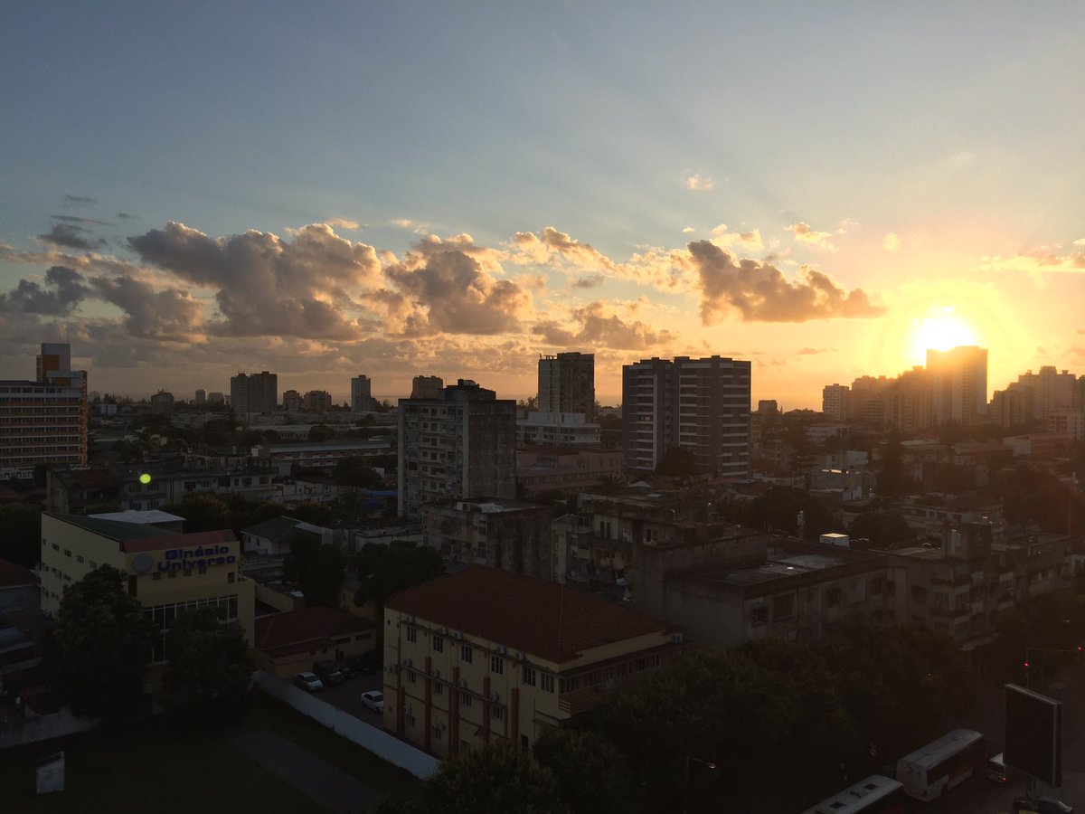 natty_C12's tweet photo. #Maputo Skyline this morning ♥️♥️♥️

Stunning 👌🏾👌🏾👌🏾 https://t.co/KYvY9glhCq