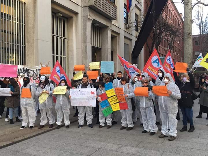 Reddito di quarantena subito! Presidio in prefettura: facebook.com/10045785141293…