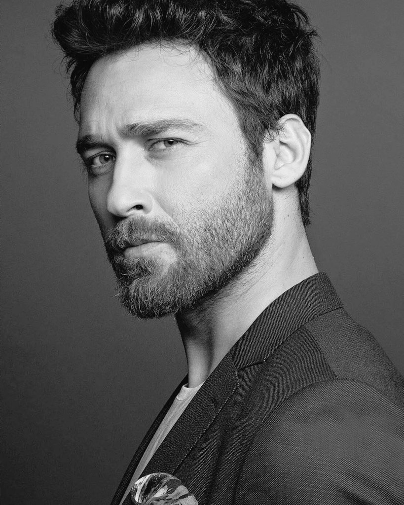 lenastefanovaa's tweet photo. kokun bana tanıdık geliyor. 🖤

#DenizBaysal #SeckinOzdemir #Hizmetçiler #hizmetciler https://t.co/MX8dApKaKG