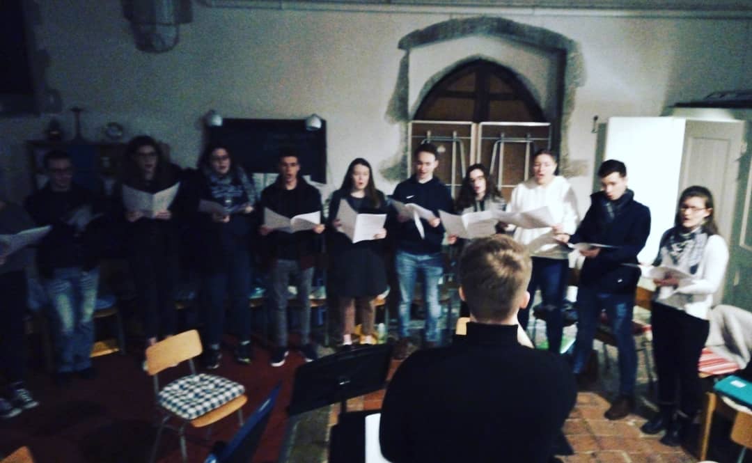 UKC_ChChoir's tweet photo. Excellent rehearsal last night at All Saints Church, Graveney for Friday night's concert - looking forward to bringing this ancient venue to life with music in just over forty-eight hours!  #choral #Faversham #music https://t.co/POjKlGaxKa