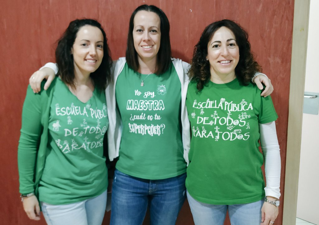 O_LaRa_O's tweet photo. Hoy #Rivas se viste de verde en protesta a la falta de colegios e institutos, entre otras cosas. S.O.S #emergenciaeducativa https://t.co/NvFZFiABDZ