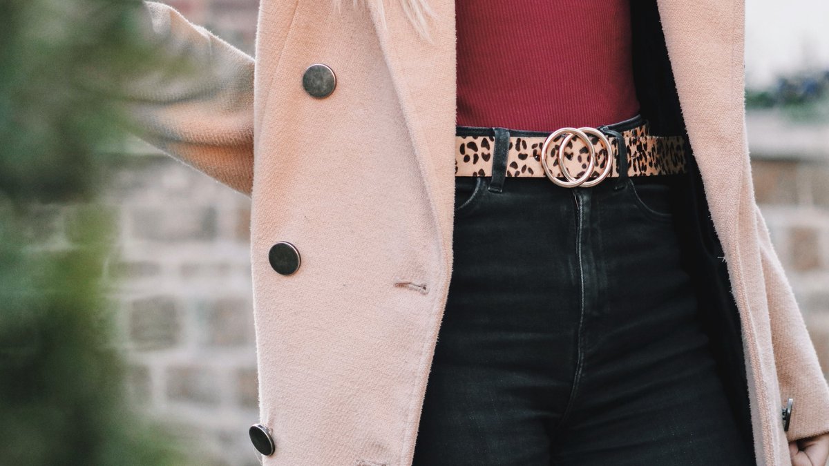 Textured, timeless and great for tonal style. 🐾 It's Cilla in #leopardprint pony hair. And she's on sale! Shop now: ow.ly/HJqE50yClRo

#Handmade #BuyBritish