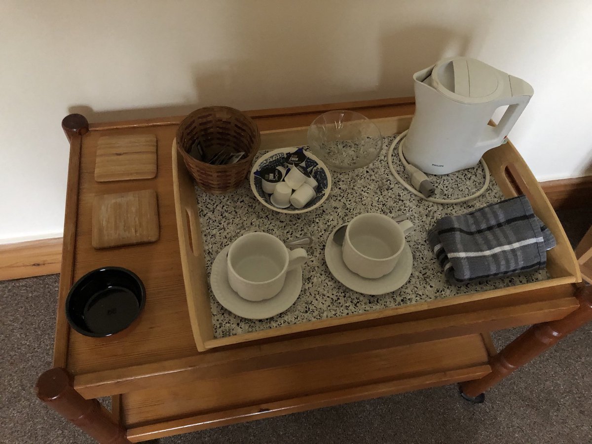 Burgs_ya_chant's tweet photo. WTAF
Those people who empty your amenities... (Didn’t actually make a brew during the stay)
Yeah, those people. 🙄
#TCFRO https://t.co/d4zQgnJmUF