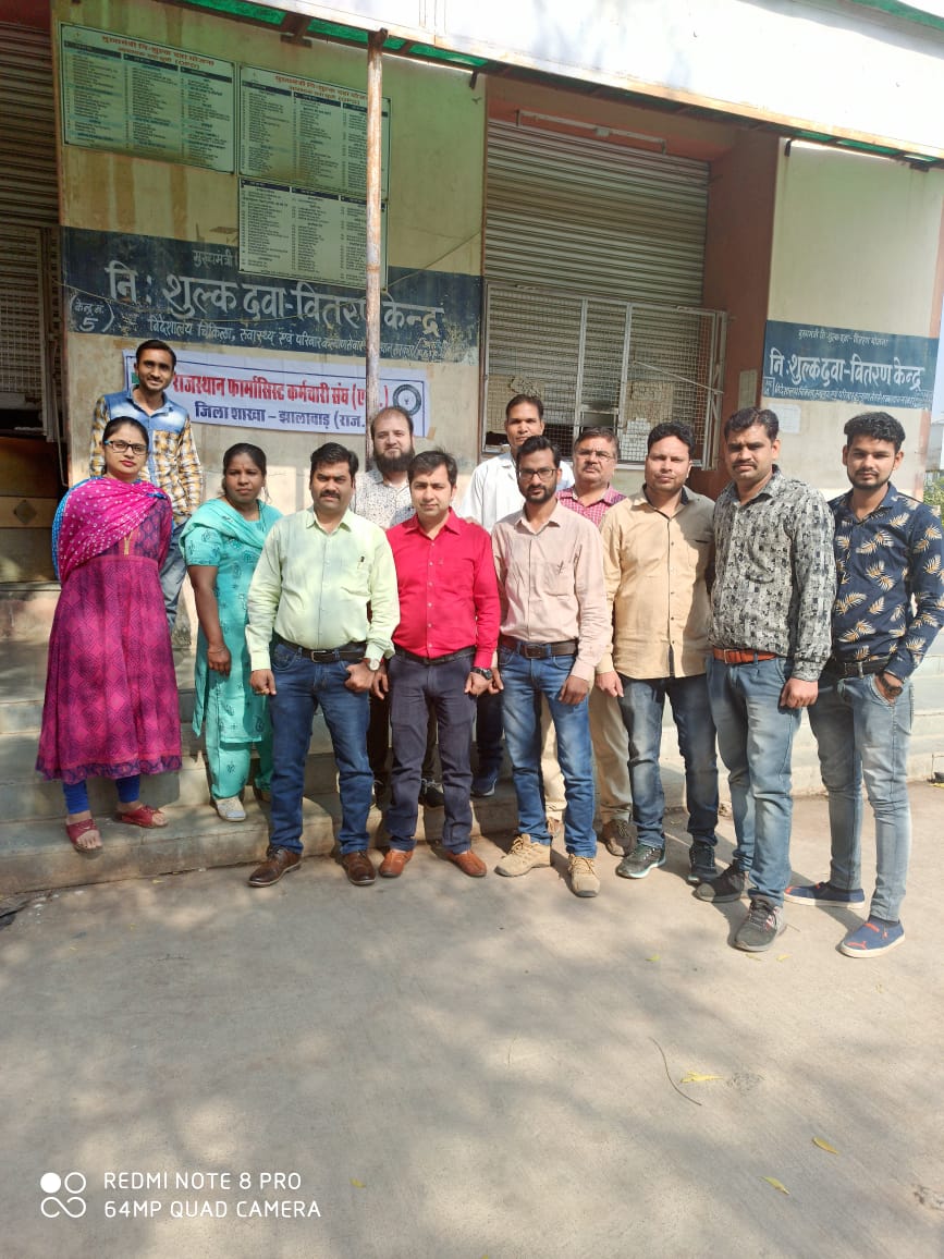 आपकी परेशानी के लिए हम हैं शर्मिंदा... सरकार 35 साल से खेल कर रही गन्दा..आप महानुभाव ही सोचें जरा...सरकारें क्यों देती #Pharmacist_Cadre और #pay_grade_for_pharmacist L-11 का हमें हर बार  झूठा भरोसा। <a href="/ashokgehlot51/">Ashok Gehlot</a> <a href="/RaghusharmaINC/">Dr. Raghu Sharma</a> #मुख्यमंत्री_निःशुल्क_दवा_योजना <a href="/News18Rajasthan/">News18 Rajasthan</a>