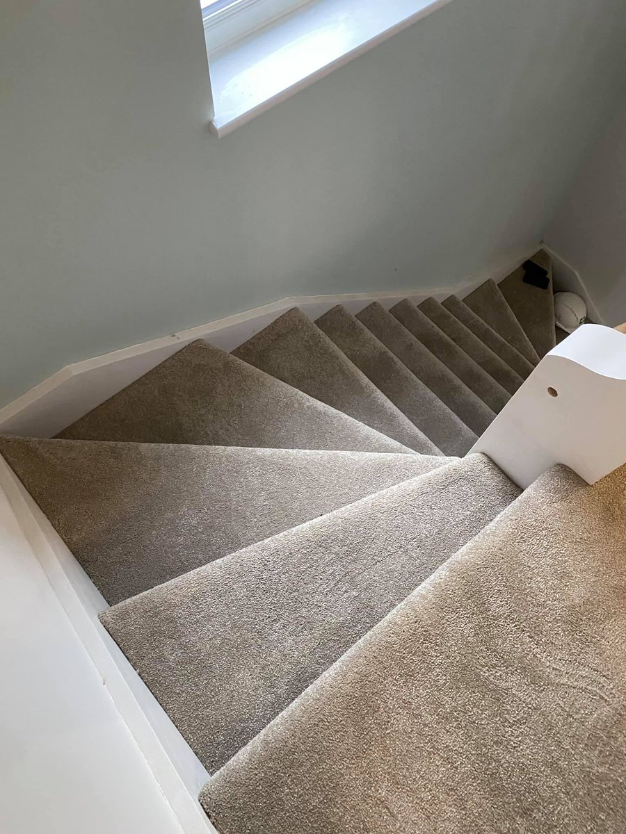 LimitedFsc's tweet photo. Busy few days prepping and installing Amtico Spacia to a new build kitchen and Wc in white oak. on-suite in Nordic Oak. followed by 3 bedrooms, Hall stairs landing and lounge fitted with Cormar Sensation Feeling 45oz in Ammonite. https://t.co/yq28VDkeIV