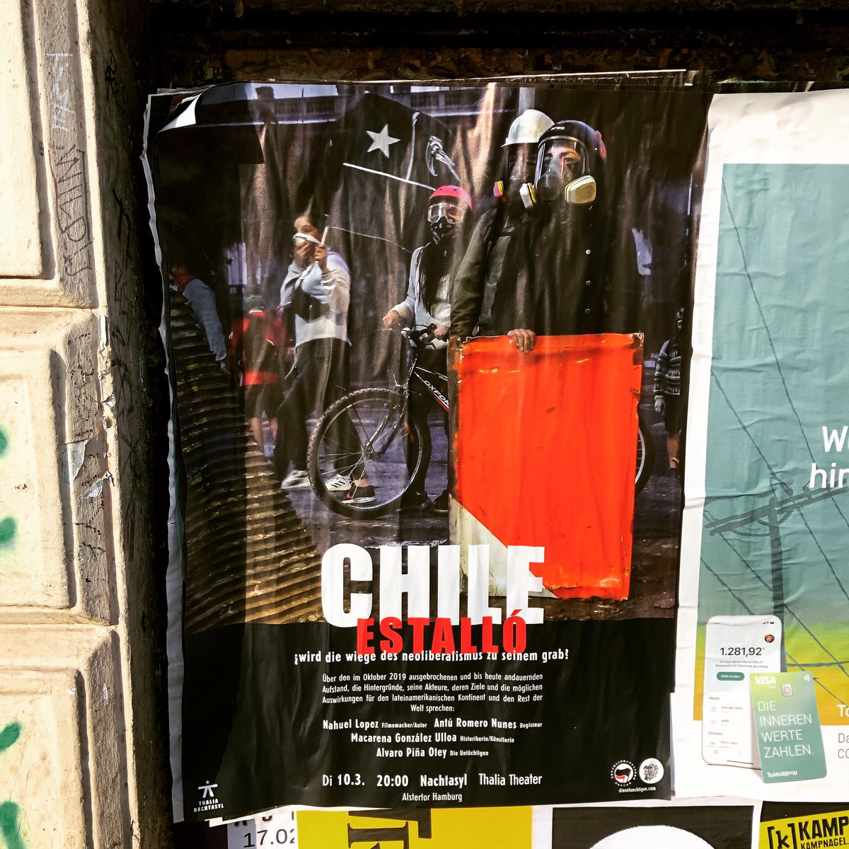 dieuntuechtigen's tweet photo. Die ersten Plakate für unseren Chile-Abend am nächsten Dienstag im @thaliatheater hängen. #chiledesperto https://t.co/AMDY9C4wCP