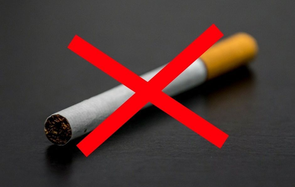 OdontoMoncloa's tweet photo. ¡Olvídate del tabaco!
✎ Si eres fumador, debes saber que el tabaco influye negativamente en la enfermedad periodontal, acelerando la progresión de la misma.
✎ Acude periódicamente a revisión y apuesta por un alto nivel de higiene bucal para mantener tus encías sanas. https://t.co/XYYb6hkRkG