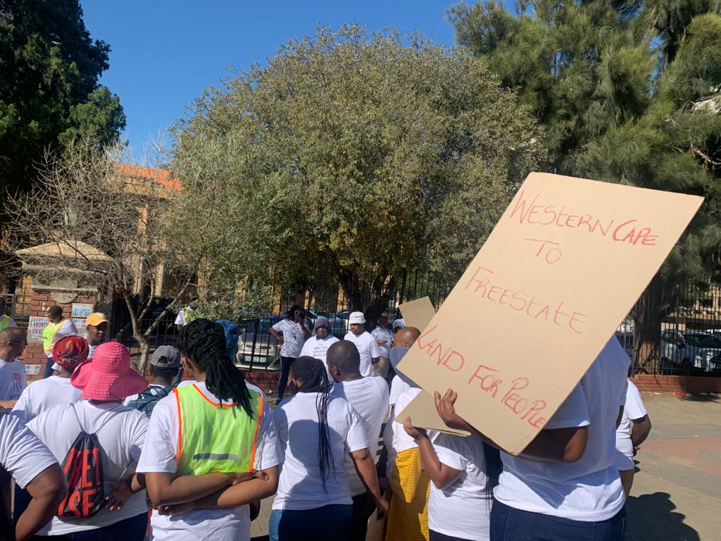 SERI_RightsSA's tweet photo. [LITIGATION UPDATE] @sjcoalition and residents of Marikana #informalsettlement march in front of the SCA demanding #landforpeople. 

Read more about today's case here| https://t.co/co0wJkIS8j https://t.co/MwbZyYTxJv