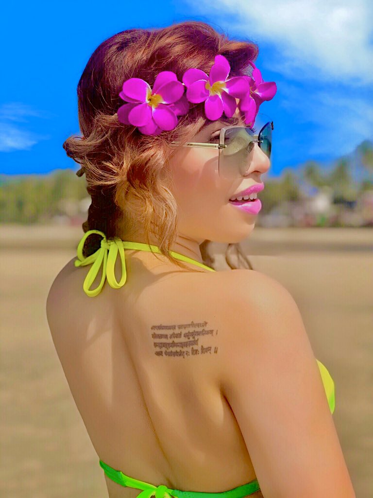DJSWAYINDIA's tweet photo. ‘Call me a Thalassophile” 🧜🏻‍♀️🌊
______________________
#sway #beachgirl #heatison #sunandsand #beachvibes #nature #travelholic #travelbug #bloggers #wiw #mermaidlook #thalassophile #wiwonthebeach #ootd #beachhairstyle #slay #fashioninspo #newlook #stylebook #djsway 😎 https://t.co/GkDavmNpth