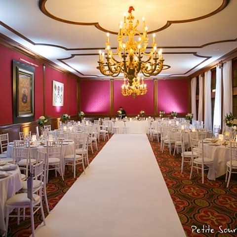 POURREVER's tweet photo. Se marier dans un château... L&amp;T ont choisi le château Pape Clément #chateaupapeclement pour un mariage tout en élégance. #wedding #WeddingPlanner #mariage #luxury #bordeaux #mariage2021 #organisationmariage https://t.co/qb9T0TjMvS