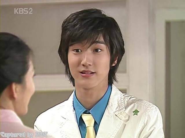 nisaaumniyah's tweet photo. Siwon                                         Siwon
2005                                            2020 https://t.co/kOjmRyCC51