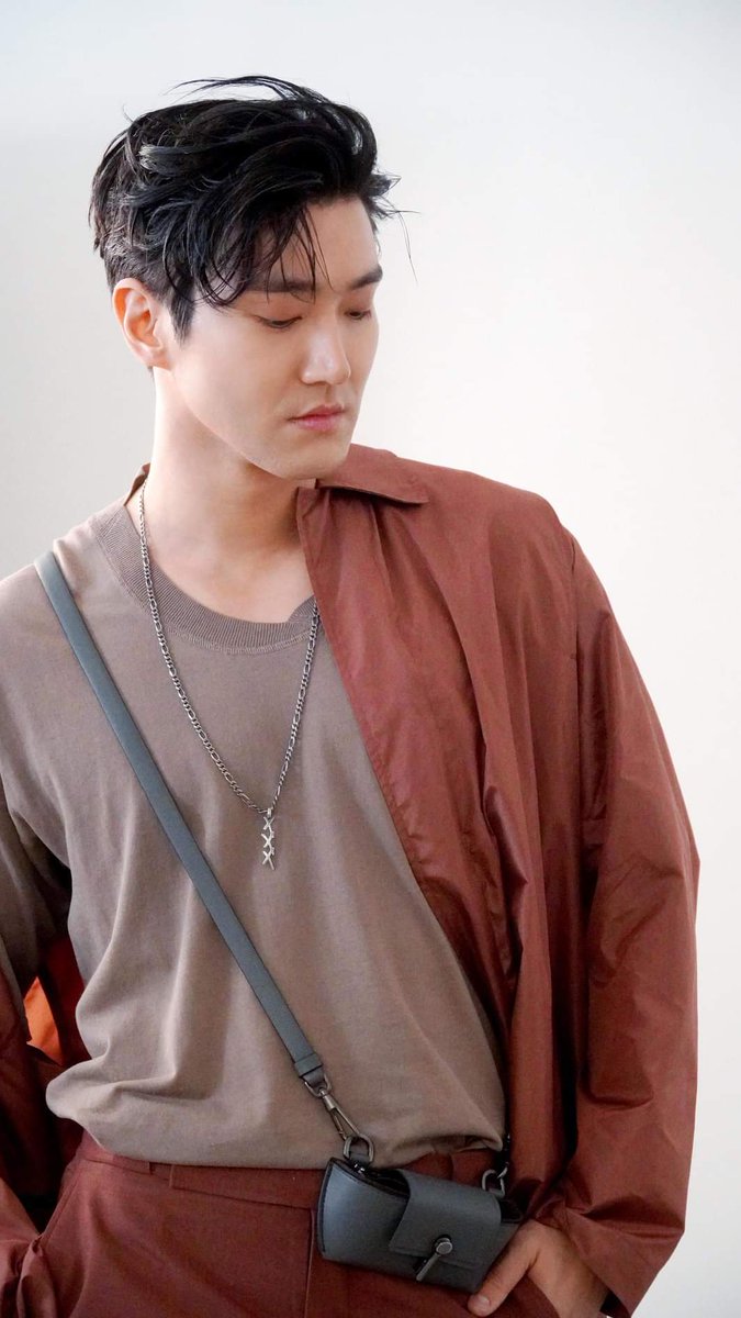 nisaaumniyah's tweet photo. Siwon                                         Siwon
2005                                            2020 https://t.co/kOjmRyCC51