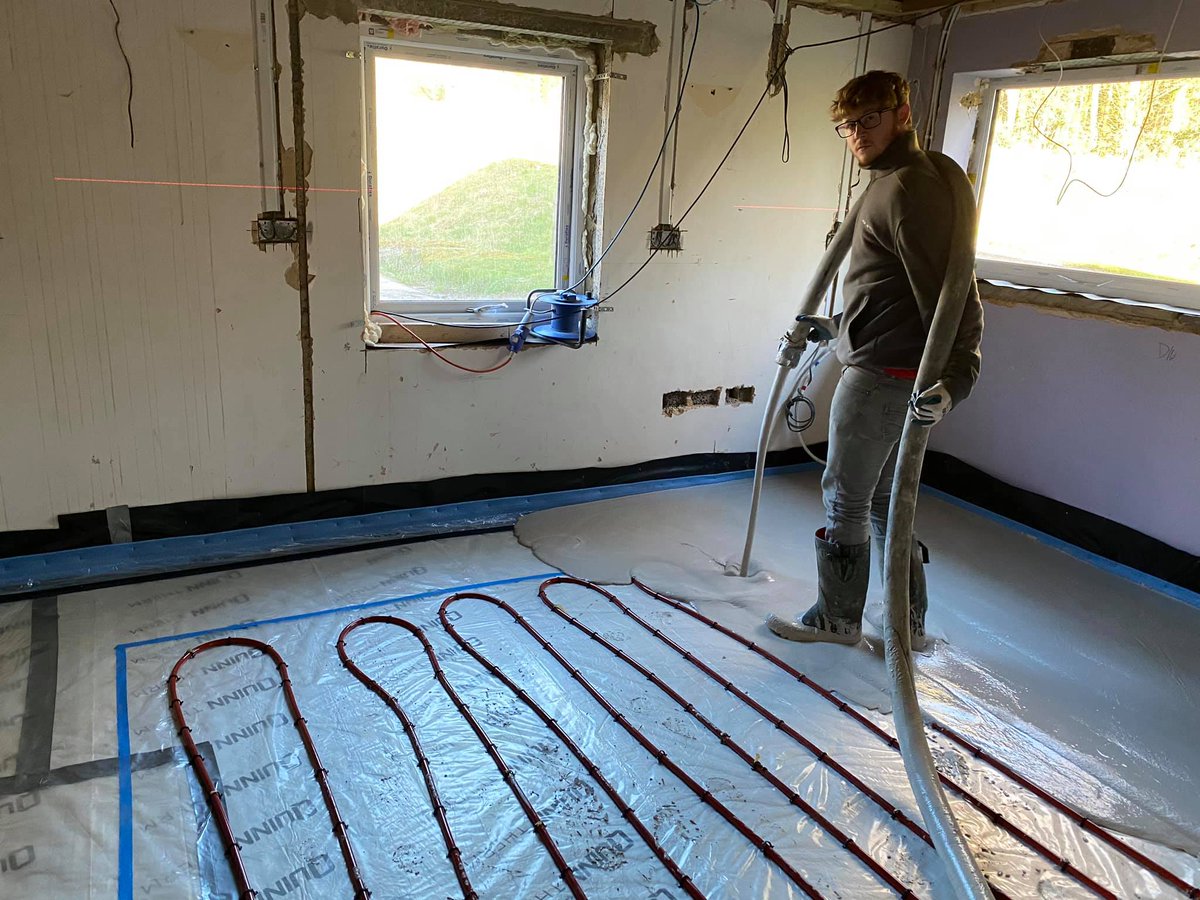 LimitedFsc's tweet photo. 6m3 of gypsol classic liquid Screed poured to this lovely property on the outskirts of Salisbury this week... https://t.co/MXILi2FfOe