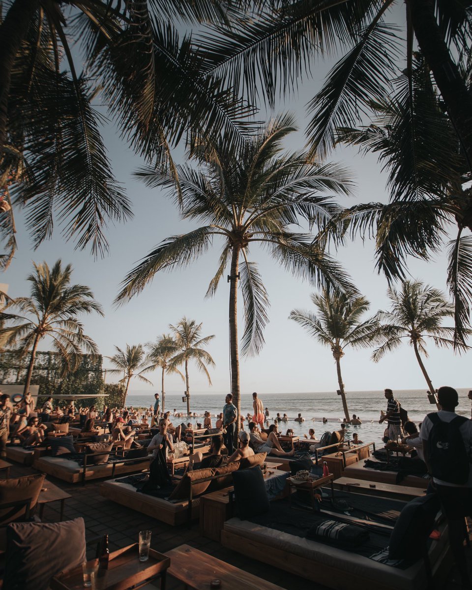 leeyikkeat's tweet photo. I shot one hour of sunset goodness in Bali🔥📸 https://t.co/57zTbrktj1