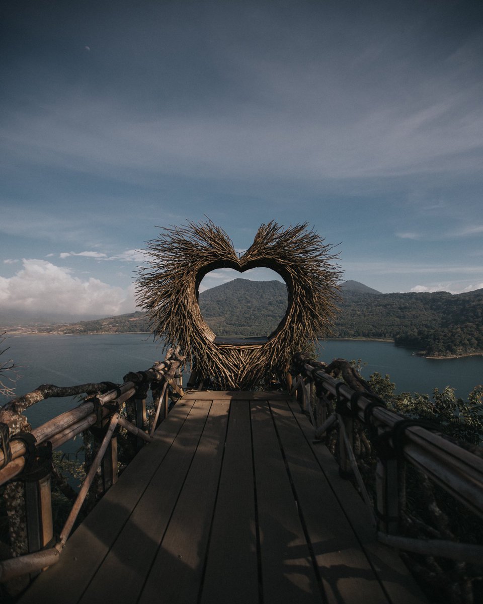 leeyikkeat's tweet photo. I shot one hour of sunset goodness in Bali🔥📸 https://t.co/57zTbrktj1