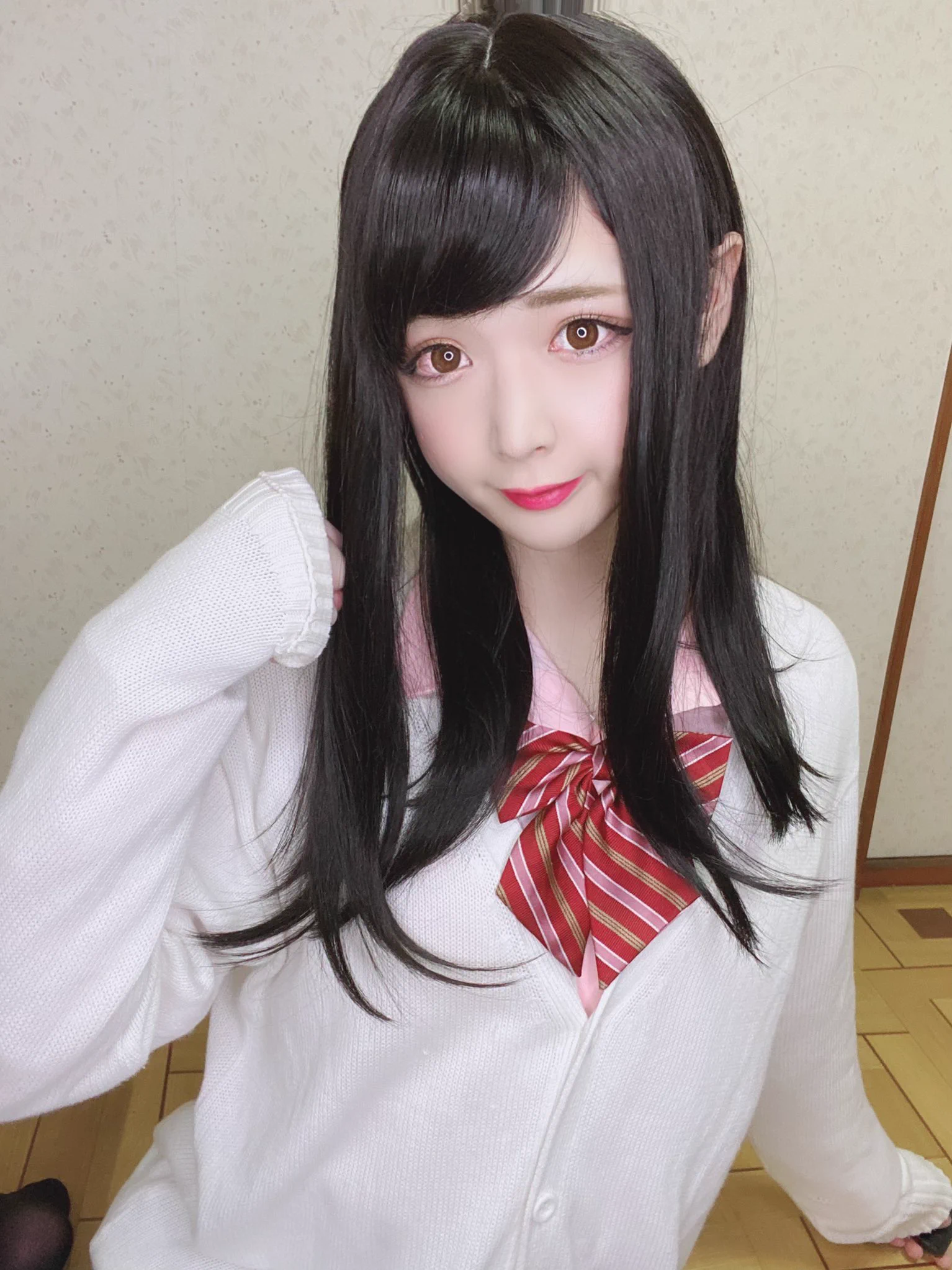 学生の頃の制服を久しぶりに着たはずが？見た目の性別が変わってるwww