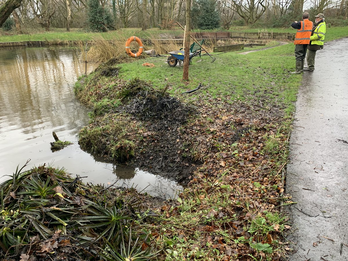 One of our specialist teams at #Halewood Park in #Knowsley, undertaking routine maintenance of a #pond for <a href="/KnowsleyCouncil/">Knowsley Council</a>
The Environment Centre at the Park also does some great work with #schools &amp; is well worth a visit knowsley.gov.uk/things-to-do/p…

#outdoors #woodlands #education