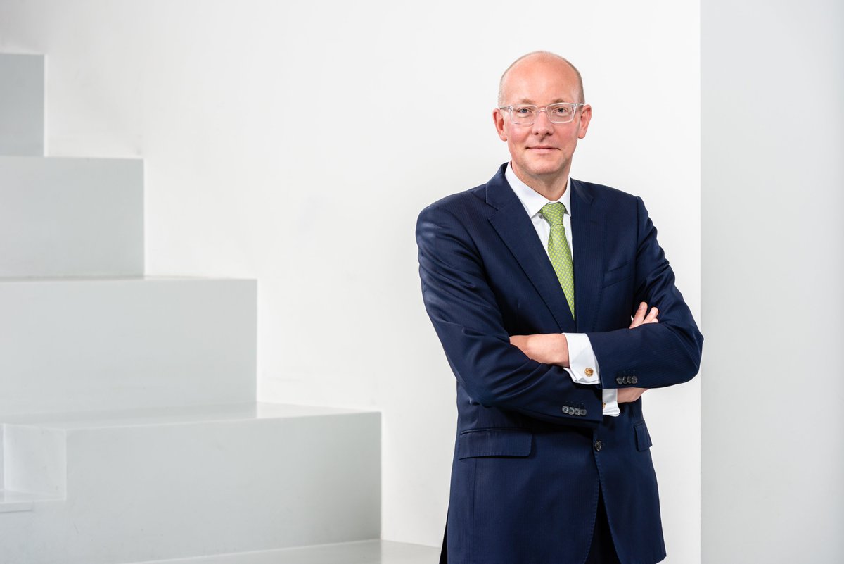 dzbank's tweet photo. Neu in unserem #Innoblog und heute in der @boersenzeitung: Unser CO-CEO Cornelius Riese über #IT und #Digitalisierung als Existenzfrage für #Banken. https://t.co/Ss4YtsjiCk https://t.co/nEwM9lVAoy