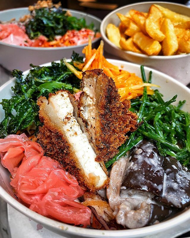 at <a href="/inkfishbar/">Ink Fish Bar</a> <a href="/sevendialsmkt/">Seven Dials Market</a> for a straight up ‼️DEAL ALERT‼️ y’all need to know. 
My mates Lucy and Josh are trialling POKE BOWLS at their <a href="/7dialslondon/">Seven Dials</a> site and doing them for ‼️£5 ALL THIS WEEK‼️ and they are taaaaasty.
If that ain’t a <a href="/ldncheapeats/">London Cheap Eats</a>,… ift.tt/39p1xbp