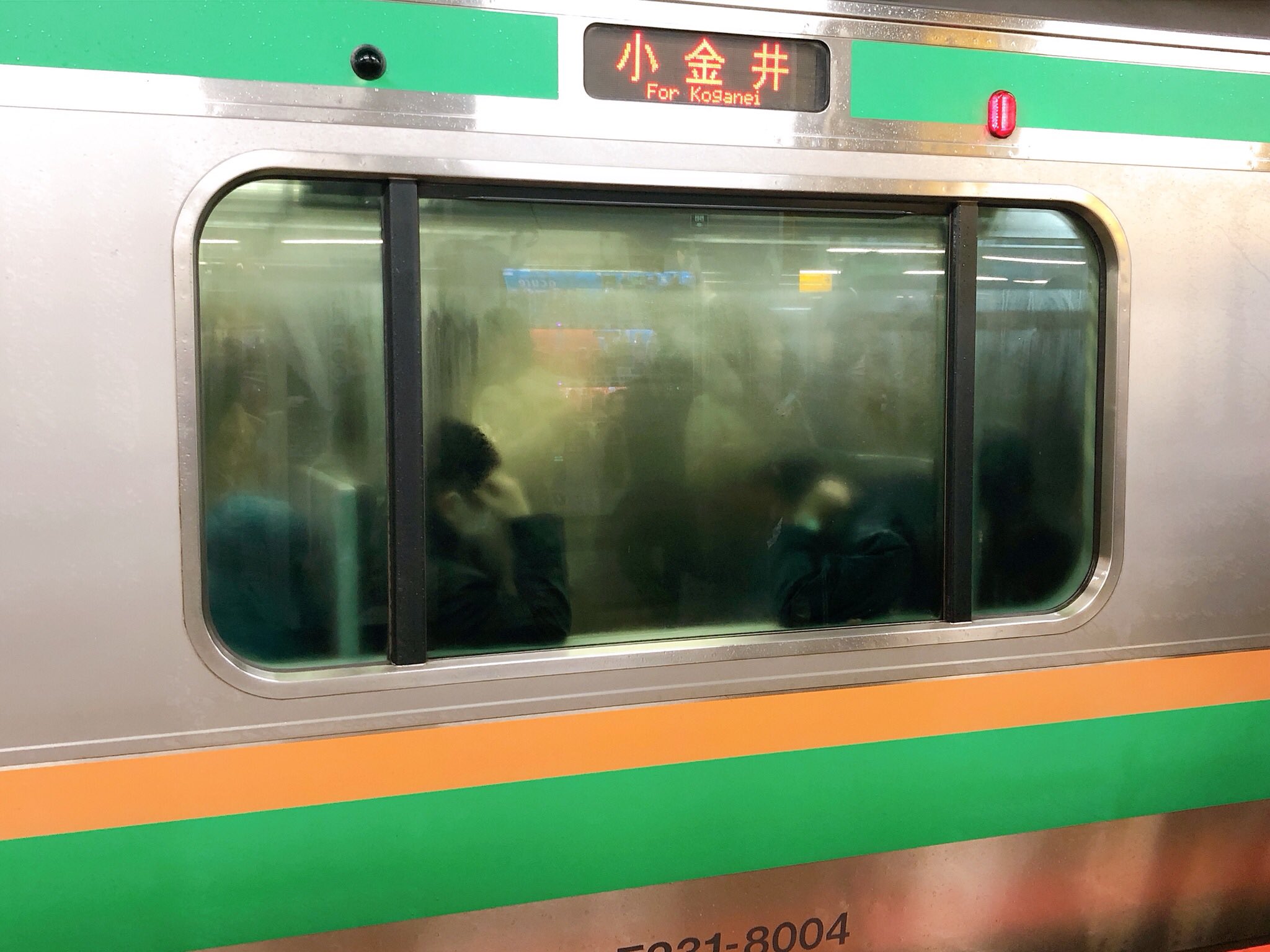 たけちゃんさん ぜひ窓空け換気を 密集濃厚接触電車 残念ながら満員電車の窓を開け 換気 する方はあまりいないのが現状 本当は窓開けたい 空気悪いけど迷惑だし 花粉 うるさい 日本人は我慢する傾向が強い大和魂w いまは換気しないほうが迷惑