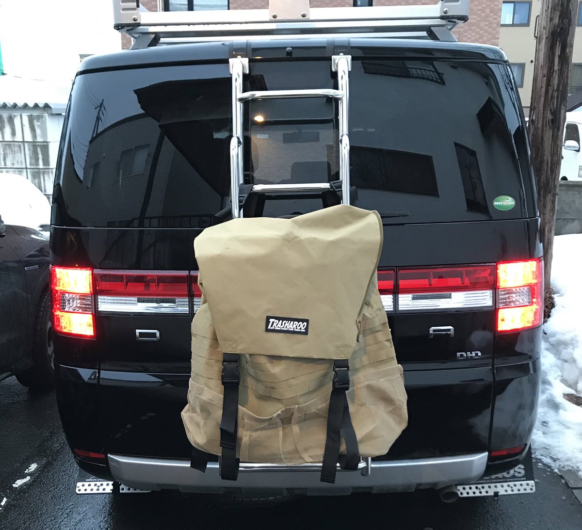 delicad5_cv1w's tweet photo. デリカD5はトラッシャルーバックを装備した
積載量が113L上がった
耐荷重が23kg上がった
男ぶりが上がった
身軽さが下がった
#trasharoo https://t.co/8Mgd5mhmWE