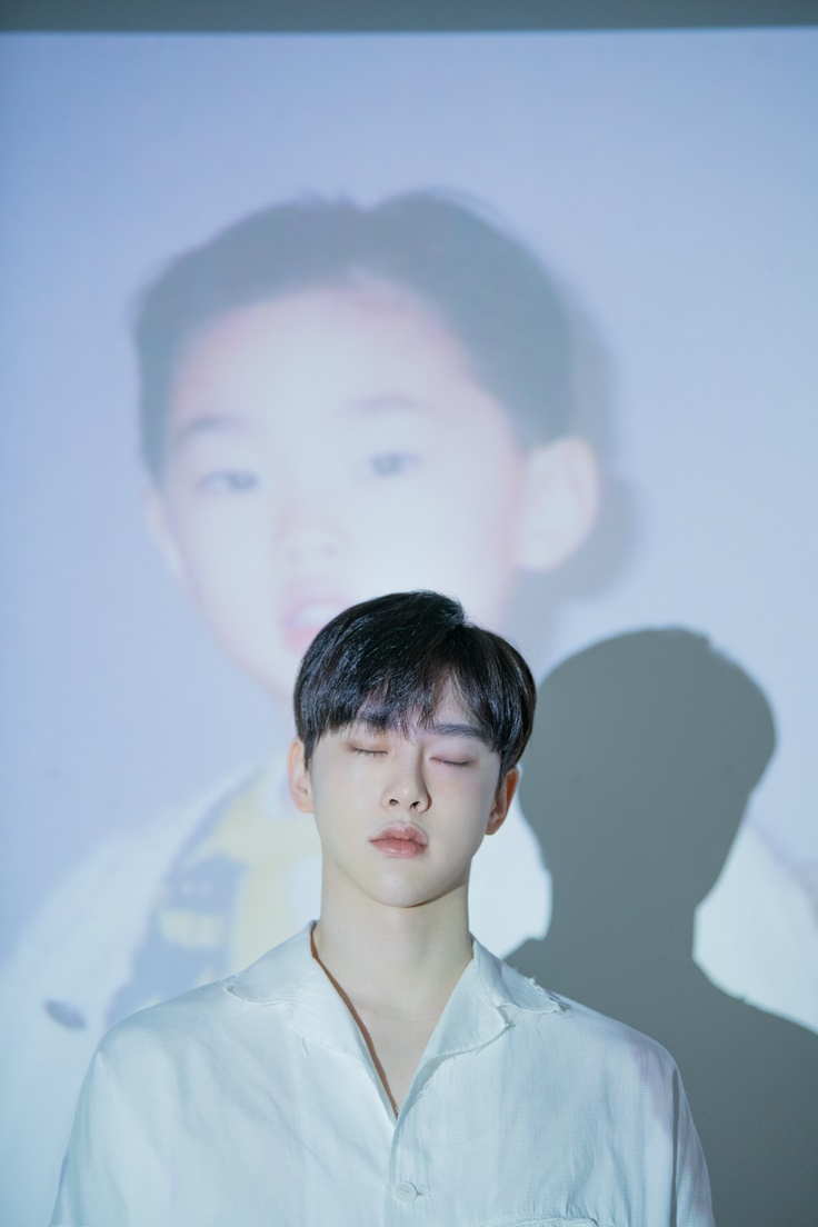 OnlyKwonHyunbin's tweet photo. VIINI (권현빈) '달을 사랑해 (Feat. 이수현, BLOO)' MV 촬영 현장
https://t.co/GIRviiPAas https://t.co/tYJdBmZnIa