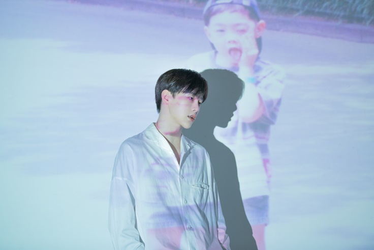 OnlyKwonHyunbin's tweet photo. VIINI (권현빈) '달을 사랑해 (Feat. 이수현, BLOO)' MV 촬영 현장
https://t.co/GIRviiPAas https://t.co/tYJdBmZnIa