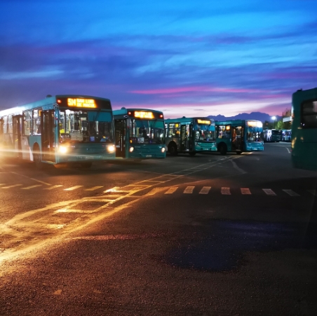 Transantiago's tweet photo. #BuenosDías Comenzamos esta jornada de miércoles con toda la flota de buses disponibles. Además:
✅ 73 #busesdeapoyo a 🚇Metro en #HoraPuntaAM
✅ 62 en #HoraPuntaPM
✅ 14 extensiones de recorridos.🚌
Descarga la APP de
@Red_Movilidad 📲
https://t.co/dEEJgifd41
#PlanMarzo https://t.co/mxJPZoizfQ