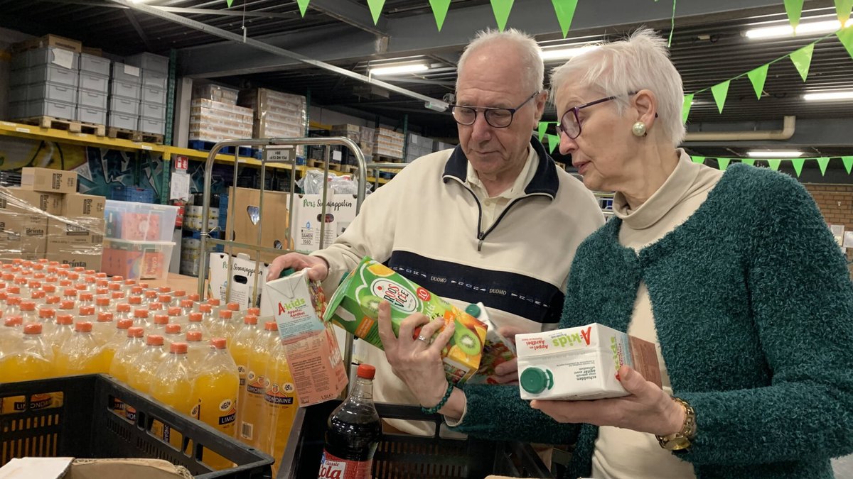 MD_RvN's tweet photo. Voedselbanken bereiken steeds meer mensen die het nodig hebben, ook in regio Rijk van Nijmegen. Lees het hele artikel op de website van de @NOS: https://t.co/nYx1PxZFnK. https://t.co/QVQgw221E4