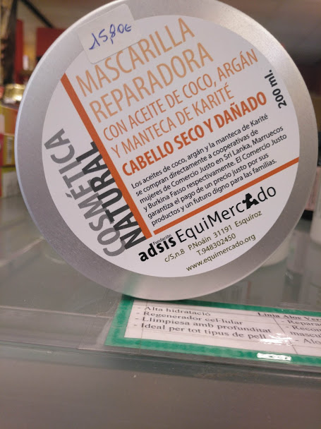 SENALLASALTRA's tweet photo. On compres els productes de cosmètica? Empram moltes cremes i altres productes pel cos. Sovint no estan elaborats amb criteris respectuosos pel medi ambient, ni amb les persones que els elaboren. Els productes de #comerçjust són fiables. Vine a veure el que tenim a les botigues! https://t.co/zfgqVQGbTz