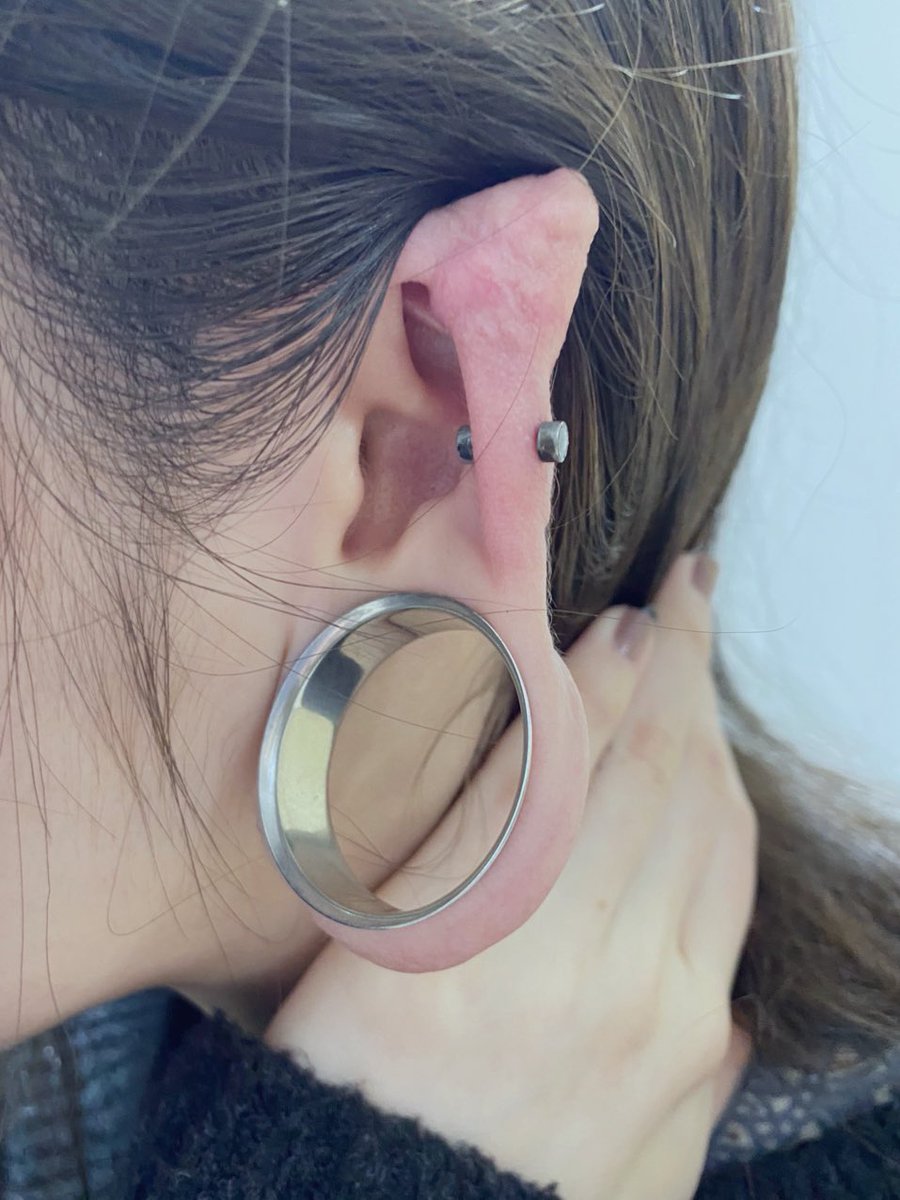 joandfatcat's tweet image. 一年以上ほったらかしてたピアス穴、１つ以外健在やった(•'-'•)耳真っ赤やww

#earpointing #イヤーポインティング