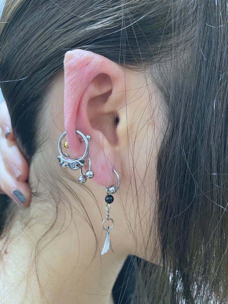 joandfatcat's tweet image. 一年以上ほったらかしてたピアス穴、１つ以外健在やった(•'-'•)耳真っ赤やww

#earpointing #イヤーポインティング