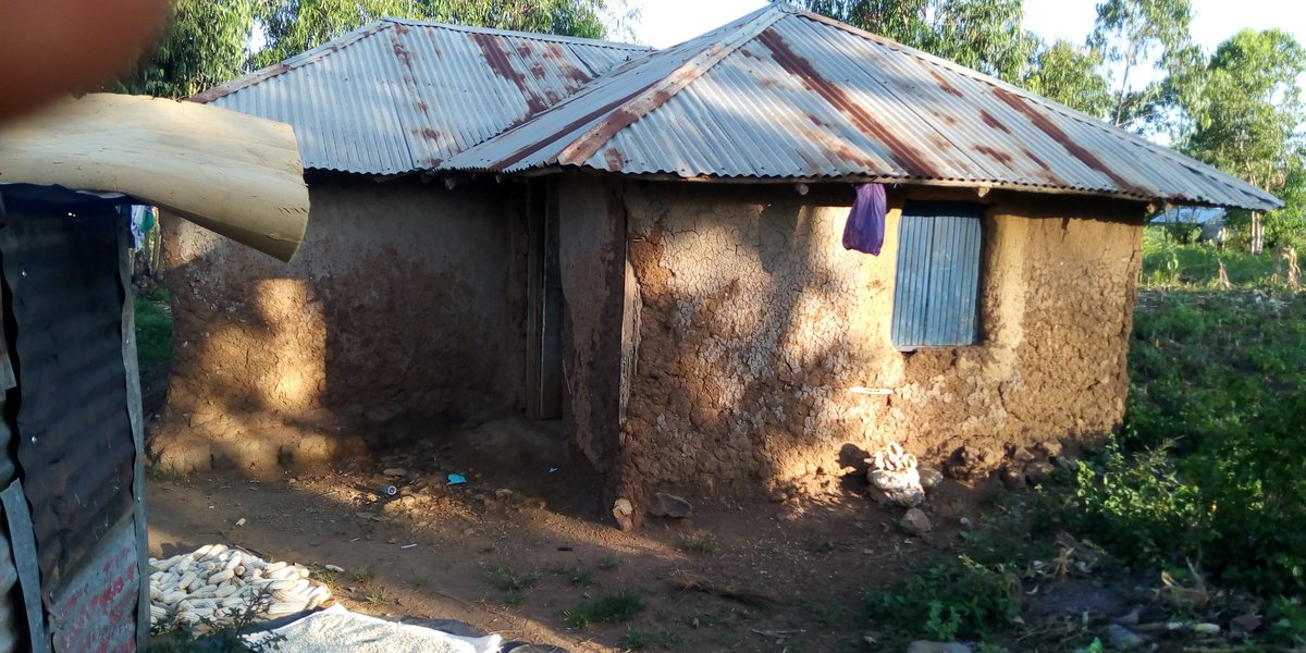 OdhiamboGPS's tweet photo. Help! Please help! Overwhelmed. Completed studies. Yet to graduate. Badly in need of a job. Tried all the possible avenues but failed. Sister in Form 3.Mum's house almost collapsing.Did accountancy. Have testimonials and other certs. 

#Africa 
#WednesdayMotivation https://t.co/vQHqhALlnf