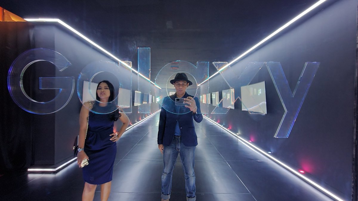 piokharisma's tweet photo. Foto sama @willdahamid pake fitur Bright Night. Btw foto yg ada di screen itu hasil foto gue pake #GalaxyS20 | #GalaxyS20Launch #CaptureCompletely https://t.co/VGpU0MAJBi