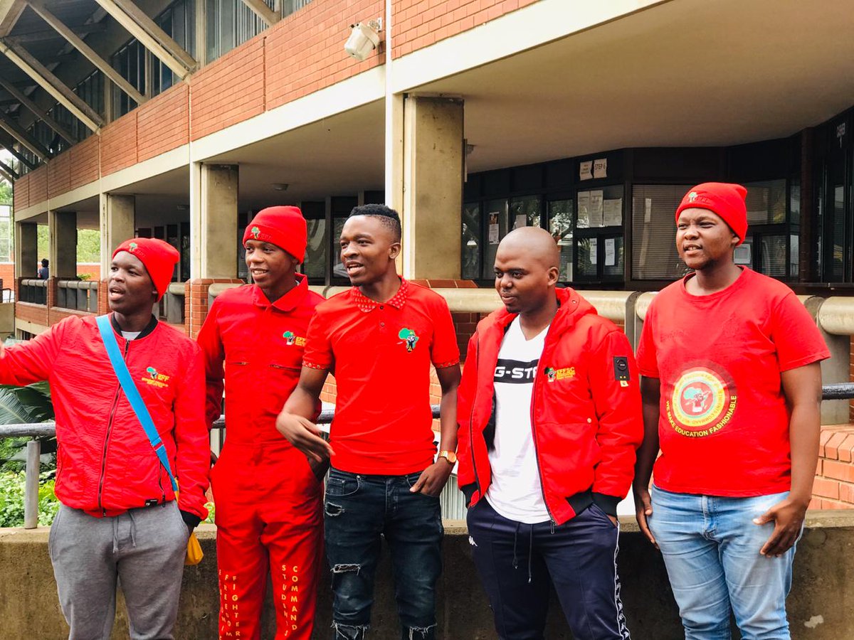 EffscMut's tweet photo. Guerilla forces of the movement. 🖤♥️💚 https://t.co/uOhVbkZ2gj