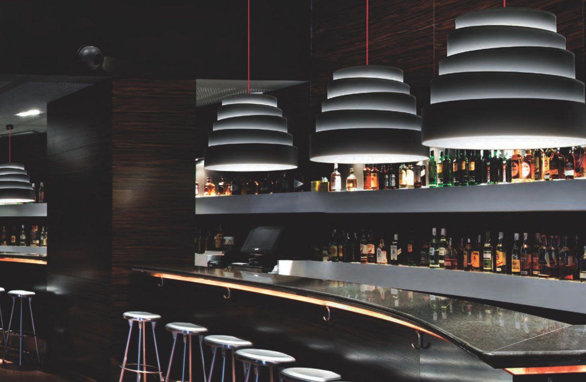 VaesanContract's tweet photo. Nuestras lámparas colgantes, perfectas también para barras de bar💡

🆕 https://t.co/gYw17yQQSV.…

#Lámparas #Contract #Proyectos #Hosteleria https://t.co/eZ02kCQwKh