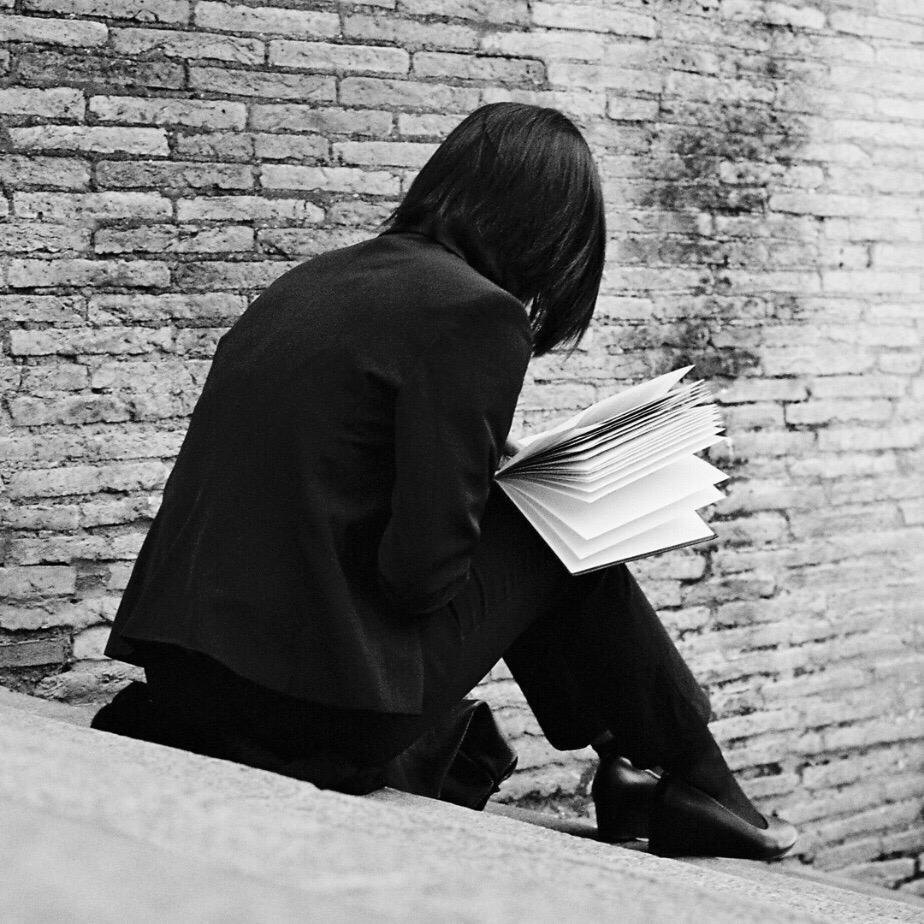 Tomorrow is a blank page in the diary of your life. You write the story, so let the adventure begin at The Rooms of Rome. 📖 #Italy #Rome

theroomsofrome.com/apartments/