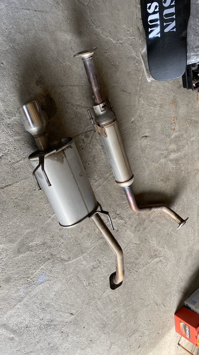 S15PANDEM's tweet image. 昨日鉄屑入れから持って帰ってきたマーチニスモS オーテック純正マフラー。

切り刻んで溶接したらポン付でした
っていう話。
もうちょっと左に出そ。
#片浜ベース 
#KATAHAMABASE 
#マフラー
#自作 
#KBASEインチキマフラー