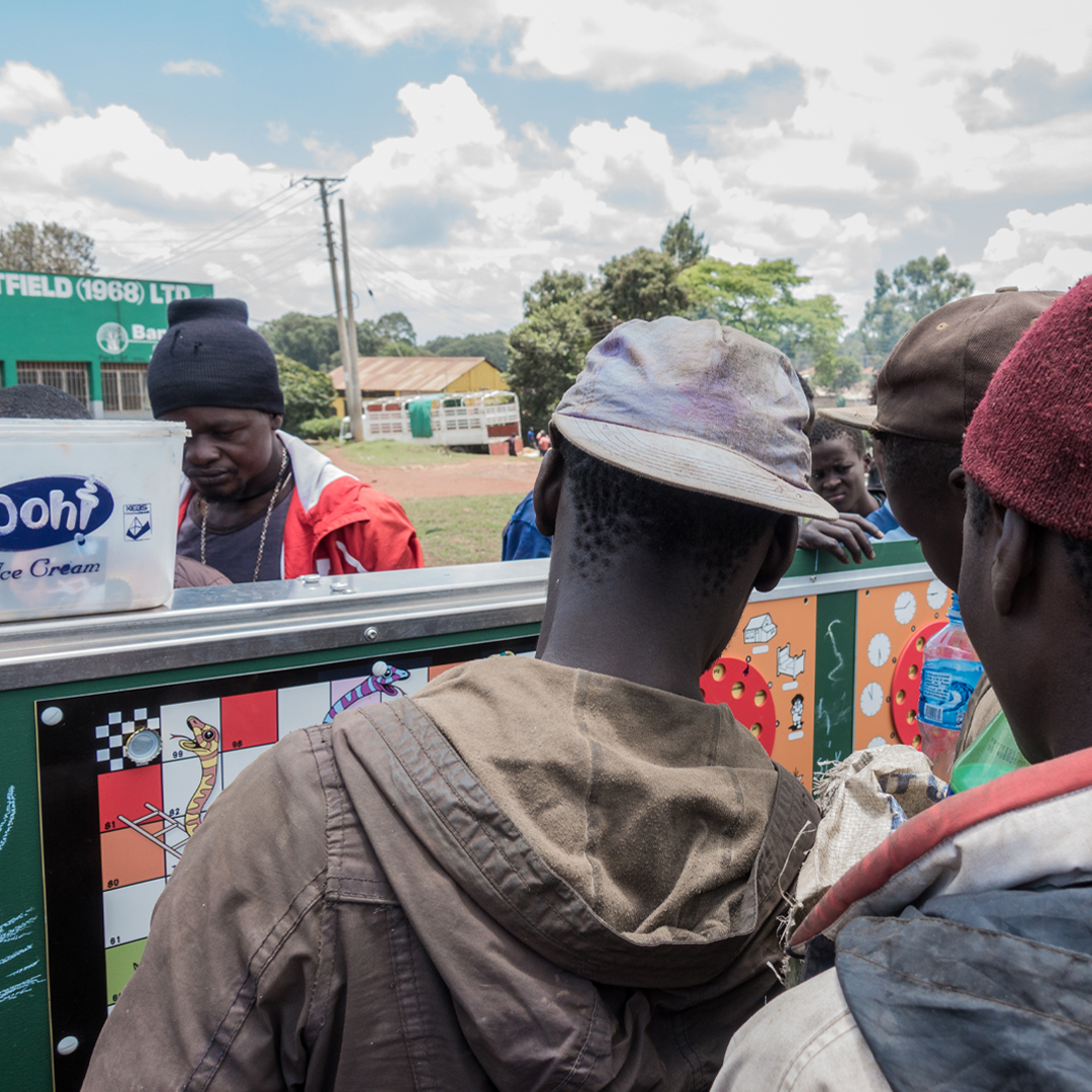 #photooftheweek 🇰🇪 • Board games are always very popular at the mobile school! Here, the outreach team of partner <a href="/ChildRKenya/">ChildRescueKenya</a> is playing the Mobile School Snakes &amp; Ladders board game with some older boys during a mobile school session in Kitale! 🎲