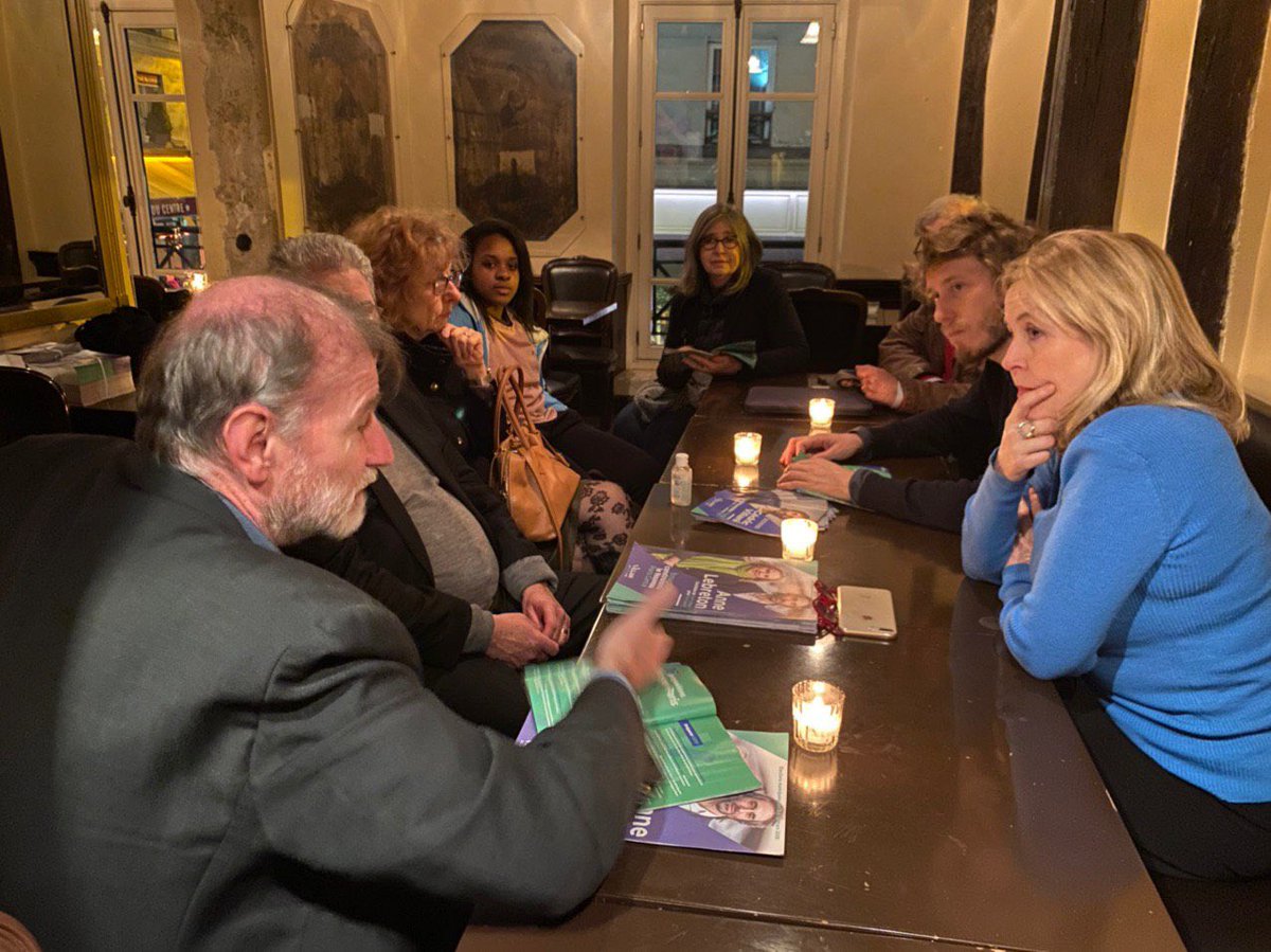 Rencontre et échanges avec les habitants de de #ParisCentre hier soir dans un cadre convivial lors de notre second café citoyen 🤝 
➡️ A jeudi pour notre prochain rendez vous ! 
#NouveauParis #Municipales2020 #CédricVillani #Paris