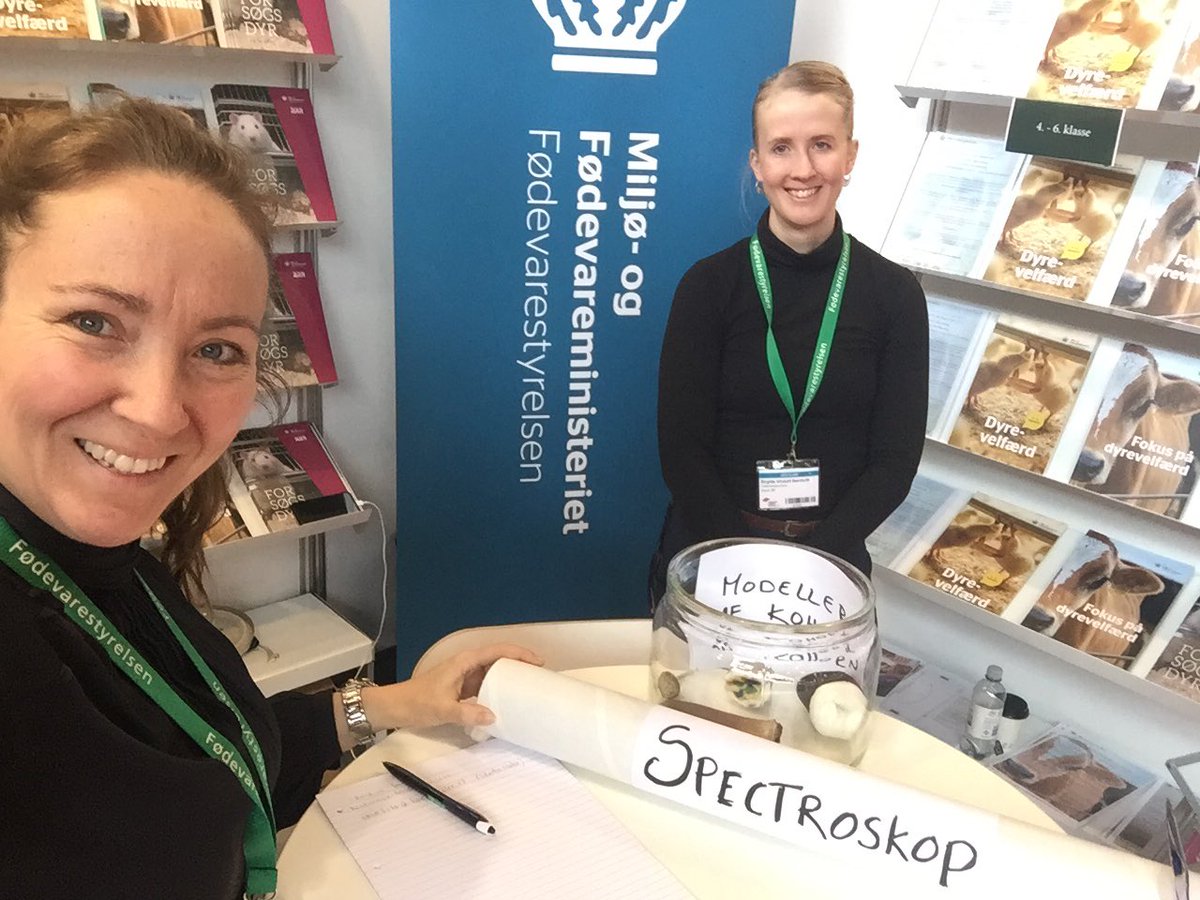 TingmanMoeller's tweet photo. Så er #fvst klar på dette års #laerfest i Bella Centret. Nu også med materialer til indskoling om #dyrevelfærd og om #dyreforsøg til udskolingen. #viarbejderforføden https://t.co/CFTHJ5PBsr