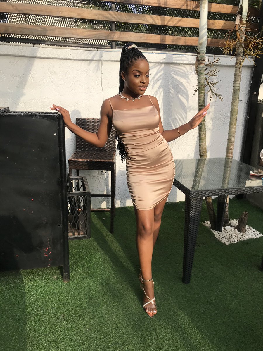 abisola_iyiola's tweet photo. Elegant 21😍 https://t.co/7FWQxArgyc
