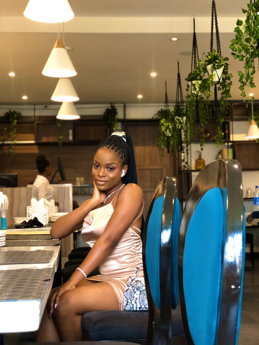 abisola_iyiola's tweet photo. Elegant 21😍 https://t.co/7FWQxArgyc