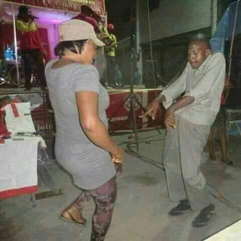 ovationsAgency's tweet photo. When the deejay plays #kilila @McPallaso this is how the crowd goes crazy π@capital03348964 lounge music by @DVizidy @DjayRhodes host @mozeshillingz1 @DMixchief https://t.co/RY2vDijxZm