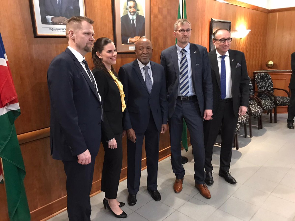 LauraRiihentupa's tweet photo. Terveisiä Namibiasta! Namibian varapresidenttiä käytiin jo heti aamulla tapaamassa isolla Suomen delegaatiolla. Virkeänä tietty, vaikka koneessa jäi unet väliin. #sitowise #airrhow #Namibia https://t.co/w2cNjtZaq5