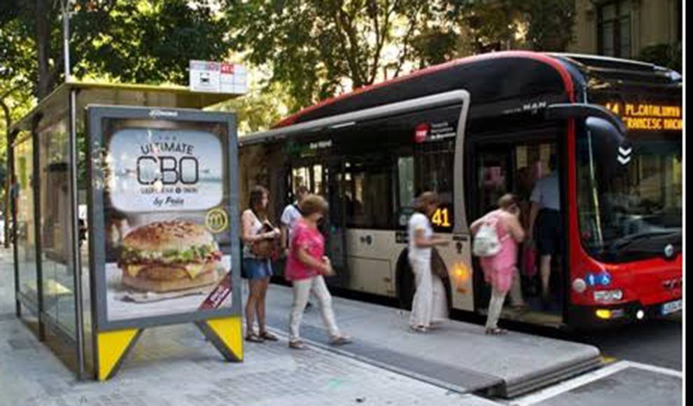 omnirooms's tweet photo. Nuevo modelo de #ParadaDeBus: 100% #accesible, más segura y eficaz contra los malos conductores.
Este tipo de parada de bus, que ciudades de medio mundo están implantando (como Nueva York, Madrid o Barcelona), podría llegar a #Salamanca.
https://t.co/qJ08QPVweM vía @TribunaSal https://t.co/aHBQjT4RoO