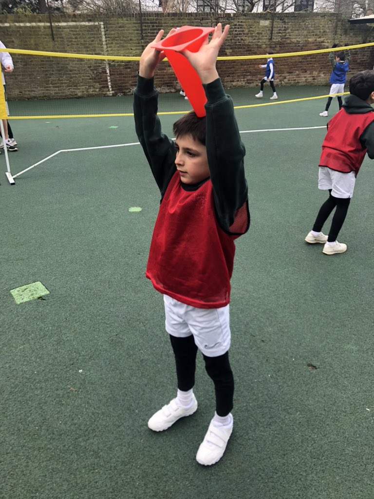 This drill was used to keep the boys hands above their head when ‘setting’ in volleyball. #TrackTheBall #SHSBPSPORT @SHSBoysPrep @MMurtonPESHS @CStewartSHS @TraceyChongSHS