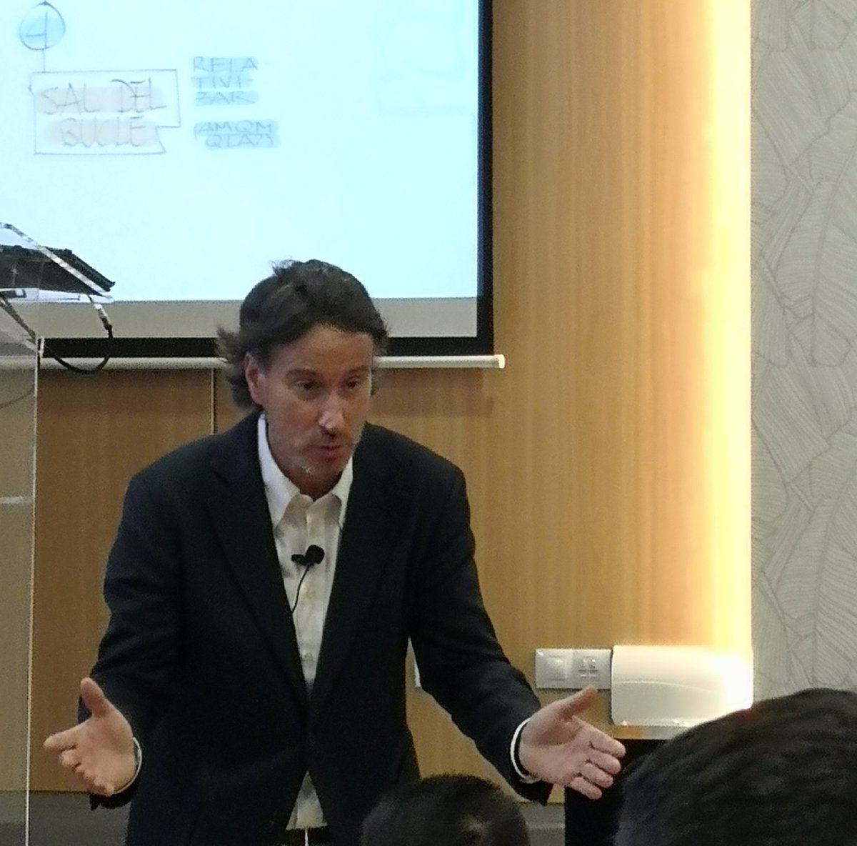 RubenMontesinos's tweet photo. "El compromiso no se pide... Se merece" by @vkuppers hoy en @GVAinvattur @hosbec en la conferencia #kuppersturismo gracias a @SingularGlass y @fabian_villena del @ActPositivas
#liderazgo #Psicologiapositiva #Benidorm #marcapersonal #NoWorkingDead https://t.co/HhJlgTtlyj